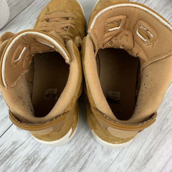 Jordan Retro 6 Size 4Y Kids - Picture 6 of 8